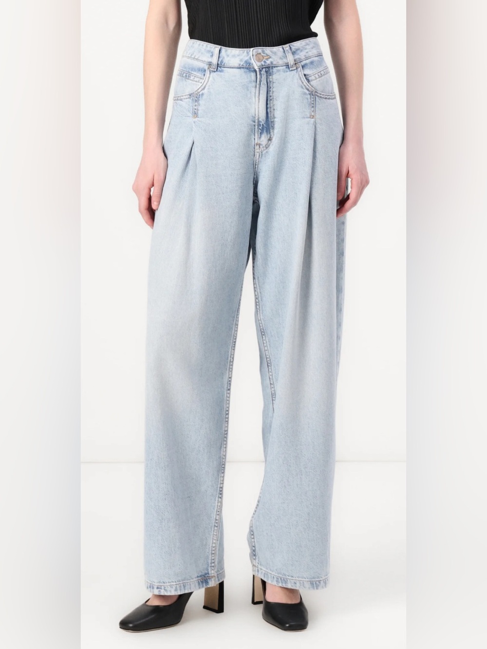 BOSS Light Wash Slouchy Pleated Jeans – Size 30 – NWT